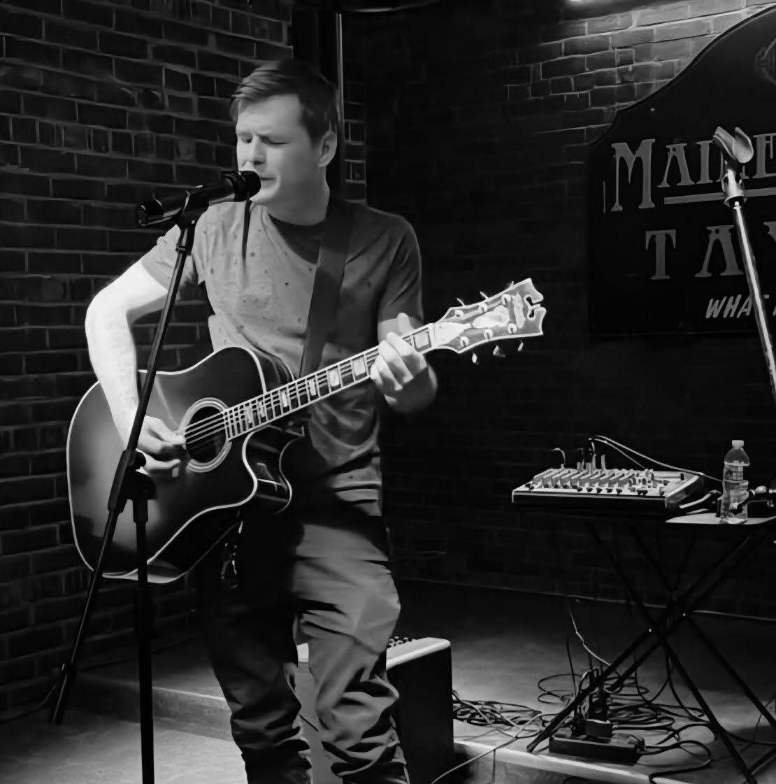Shawn Manch solo acoustic loop show